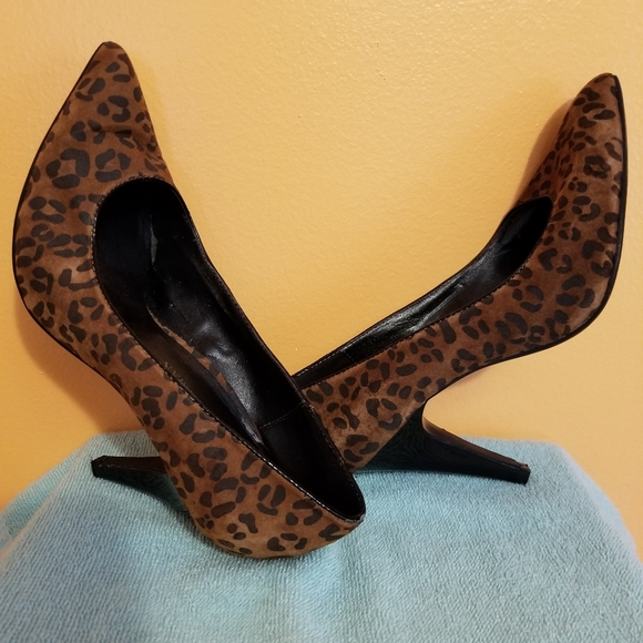 Dana Buchman Leon print pumps - Picture 5 of 8